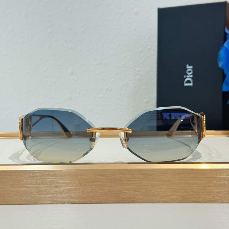 Picture of Dior Sunglasses _SKUfw75840807fw